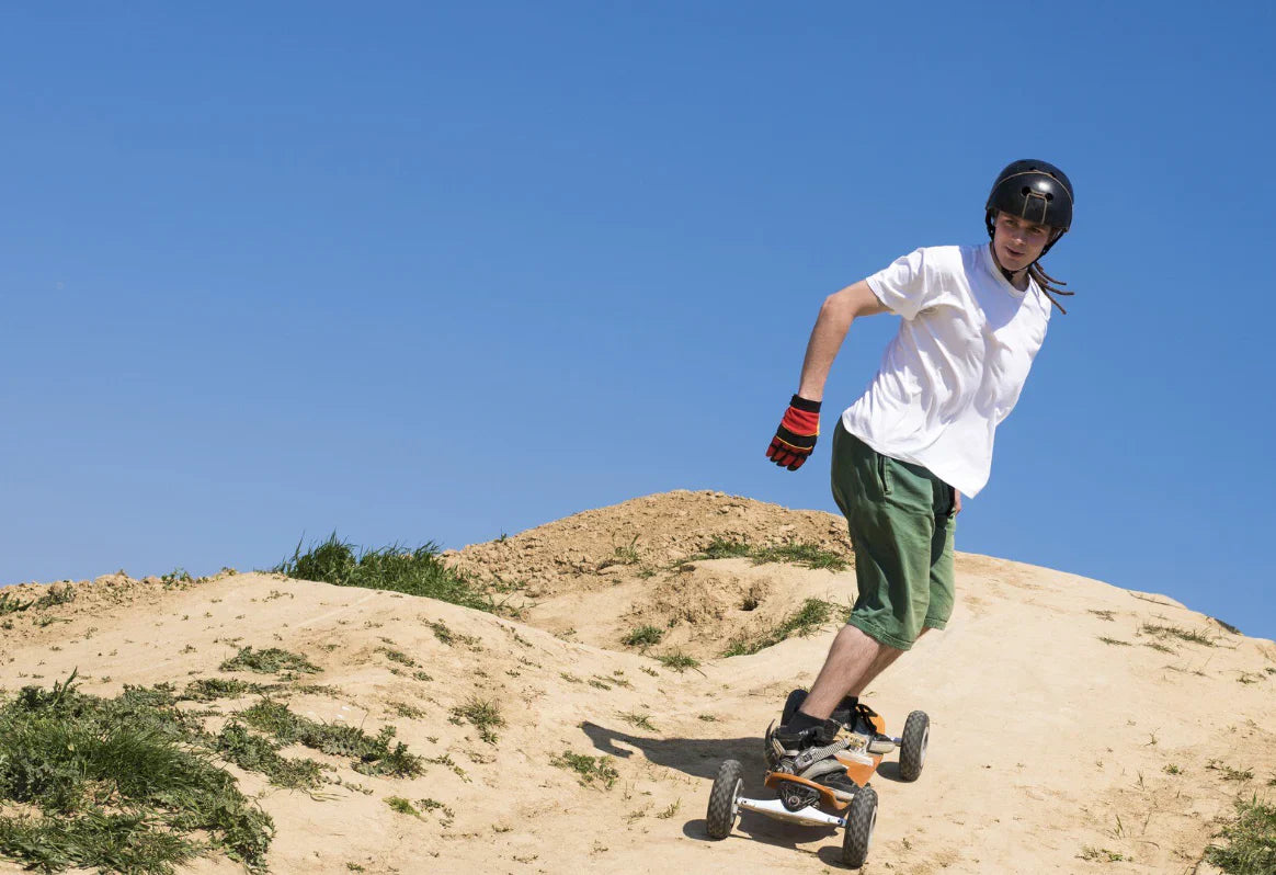 Skateboard Downhill Guide: Techniques, Gear, & Safety Tips for Newbies